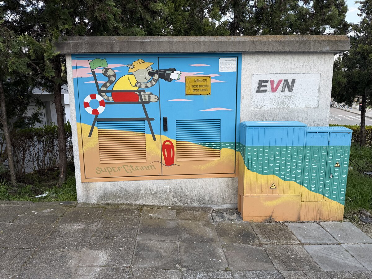 Elektrická skrinka pri mori