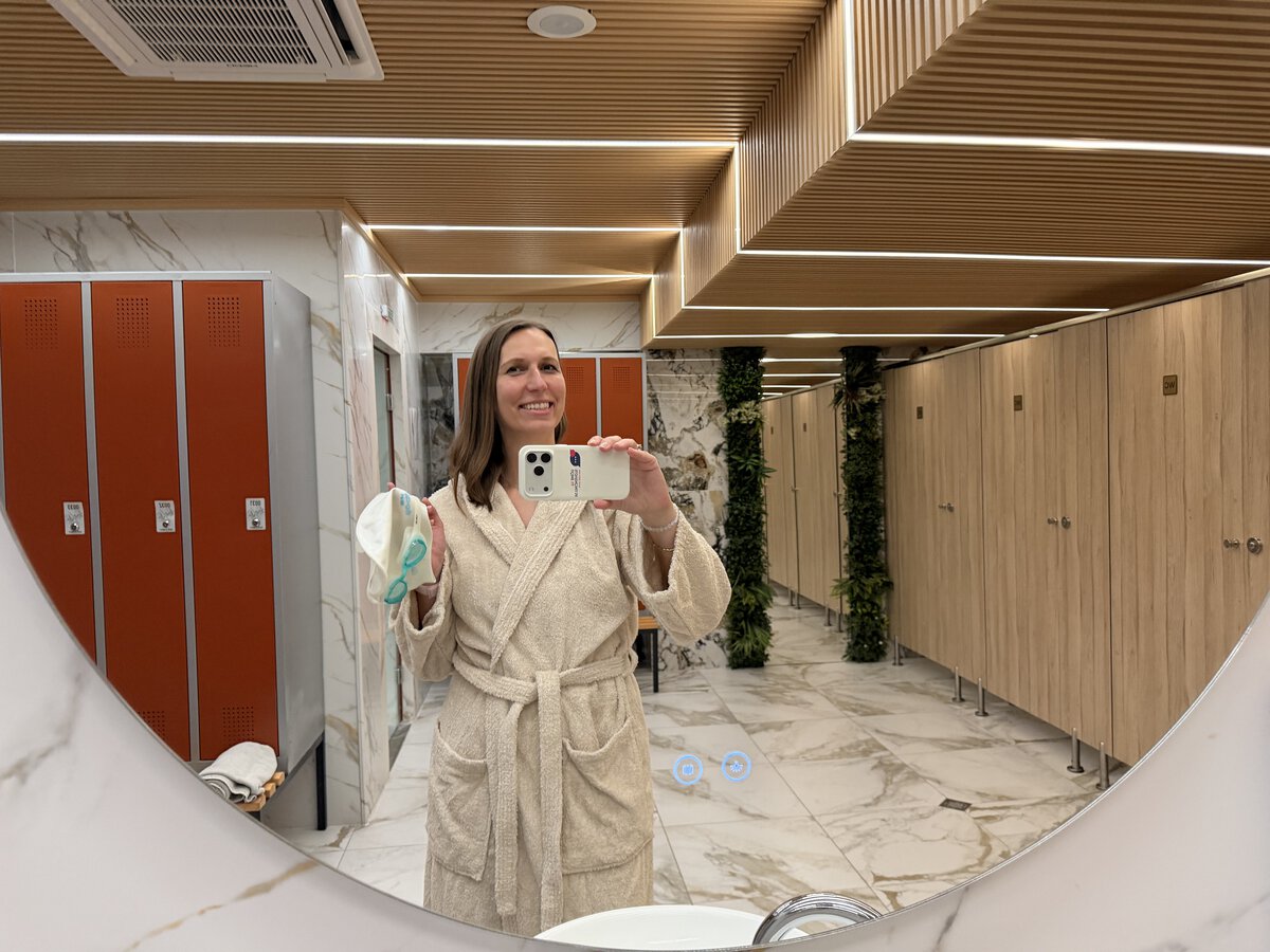V šatni spa centra